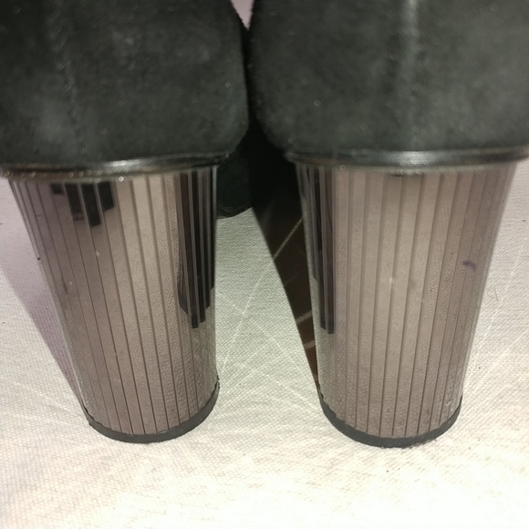 Women’s Stuart Weitzman Black Suede Mirrored Cylin - Picture 7 of 7